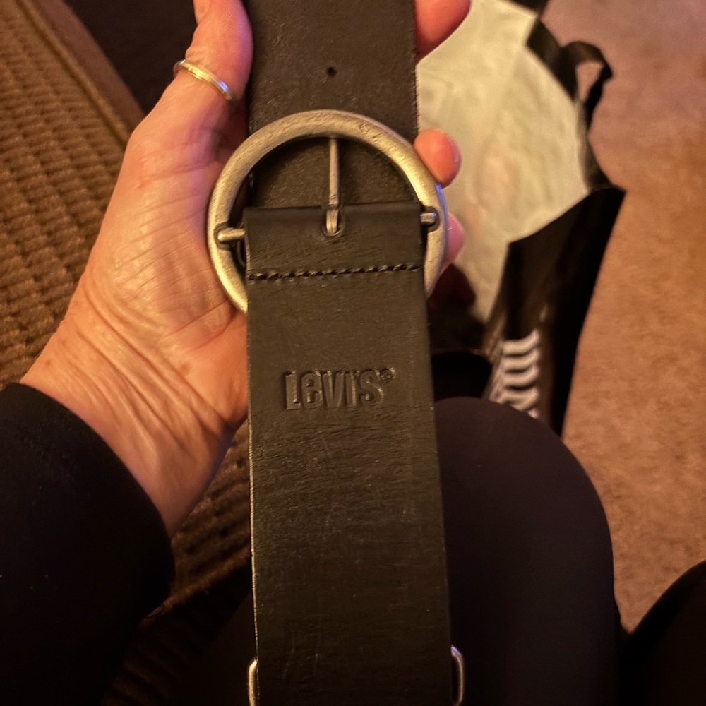 Levi’s Genuine Leather Belt w Silver Buckle New